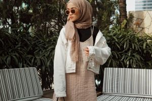 Nuansa Earth Tone menjadi pilihan kamu untuk mengikuti tren hijab fashion
