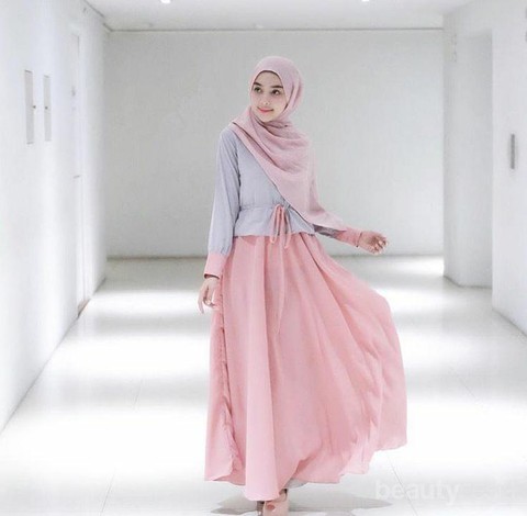 Gunakan warna vibrant untuk tren hijab fashion kekinian